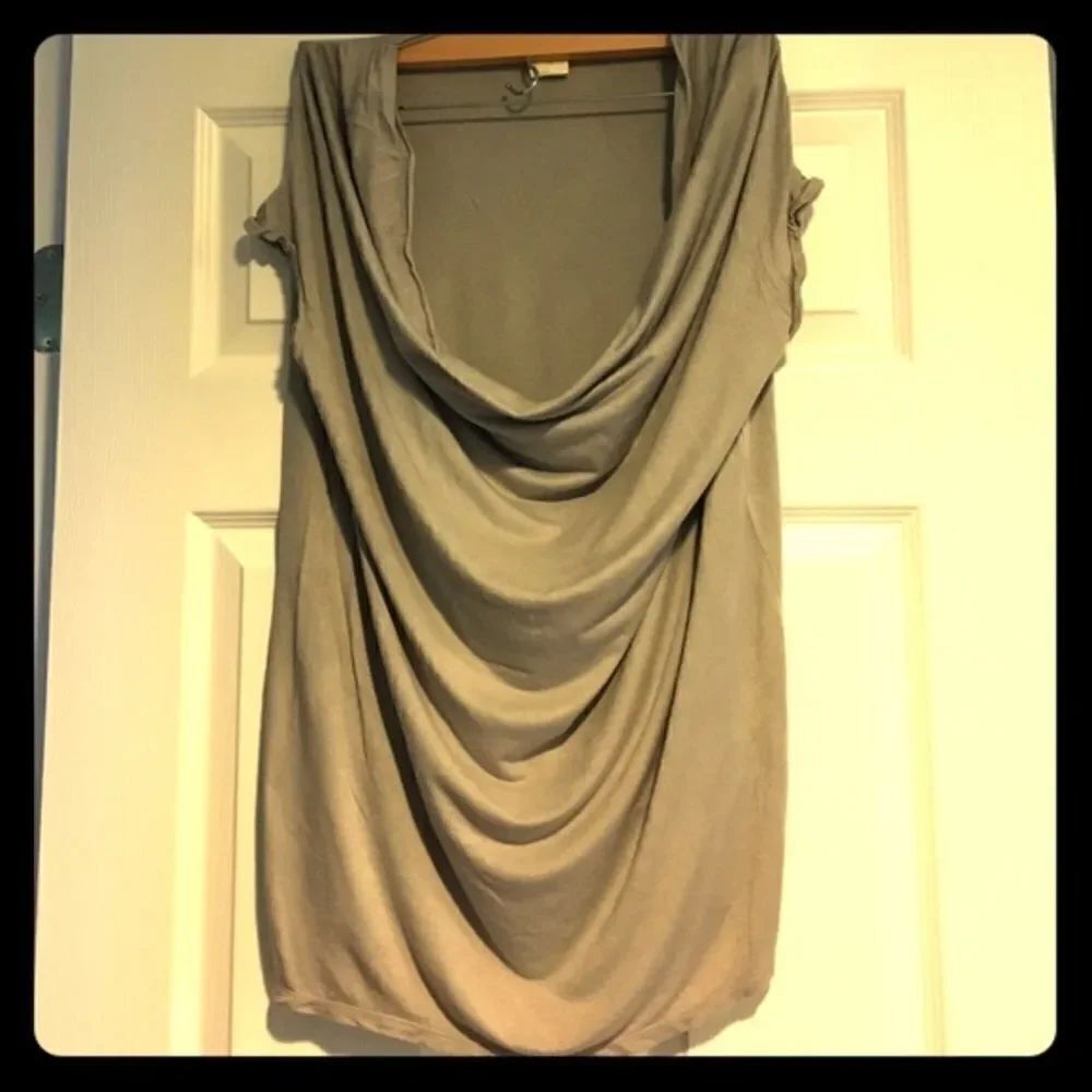 Maternity shirt with cap sleeves